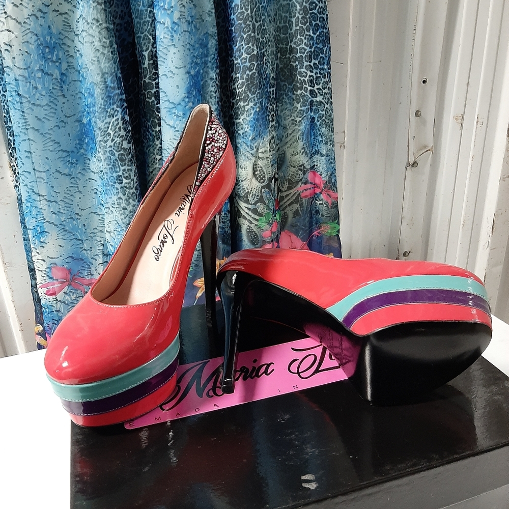 Ladies shoes brand new in the box.